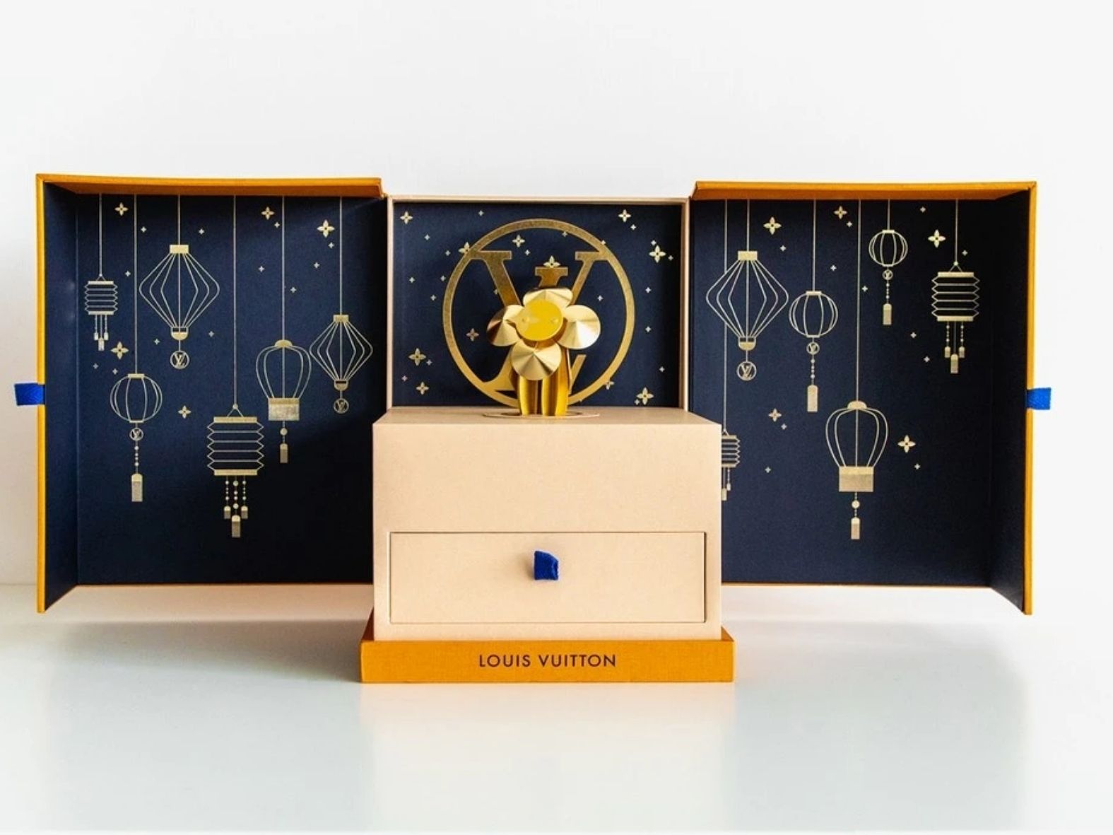 Thiết kế bao bì Trung thu Louis Vuitton.jpg